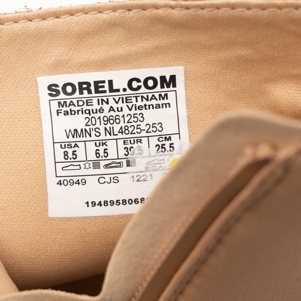 Sorel. New!‎ Kinetic Breakthru Acadia Boot. New without box.
